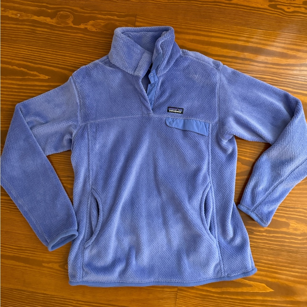 Women’s Patagonia pullover!! Worn 2-3 times. Like new condition!